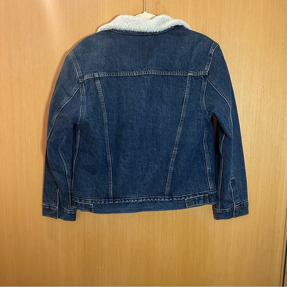 NWT LEVI’S EX-BOYFRIEND SHERPA TRUCKER JACKET | Size S - Picture 9 of 9